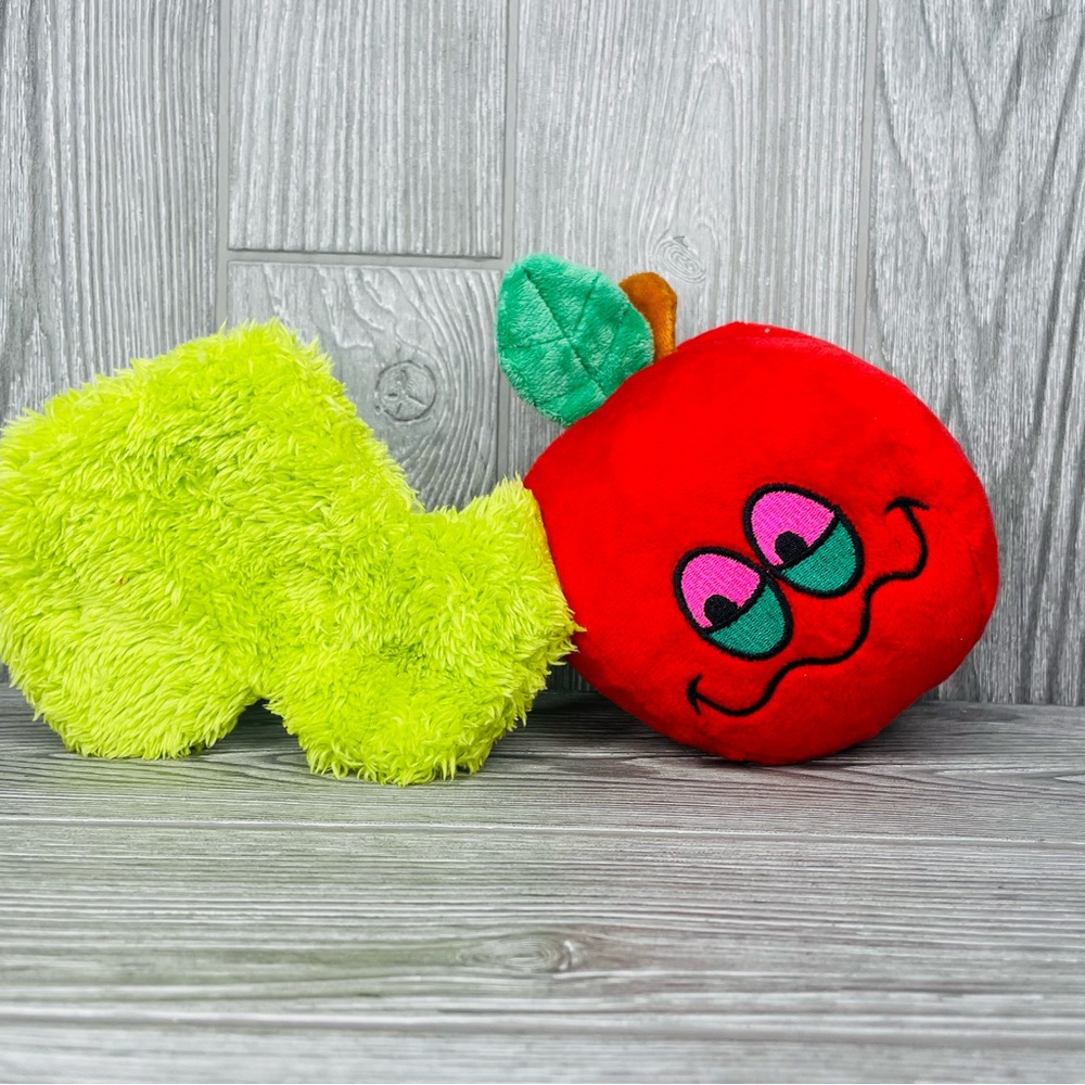 NWOT Bark Box Apple of My High dog Toy Crinkle and Squeak April 2022 funny pet